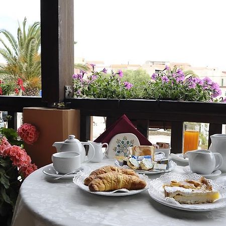 Lina Hotel Стинтино Екстериор снимка