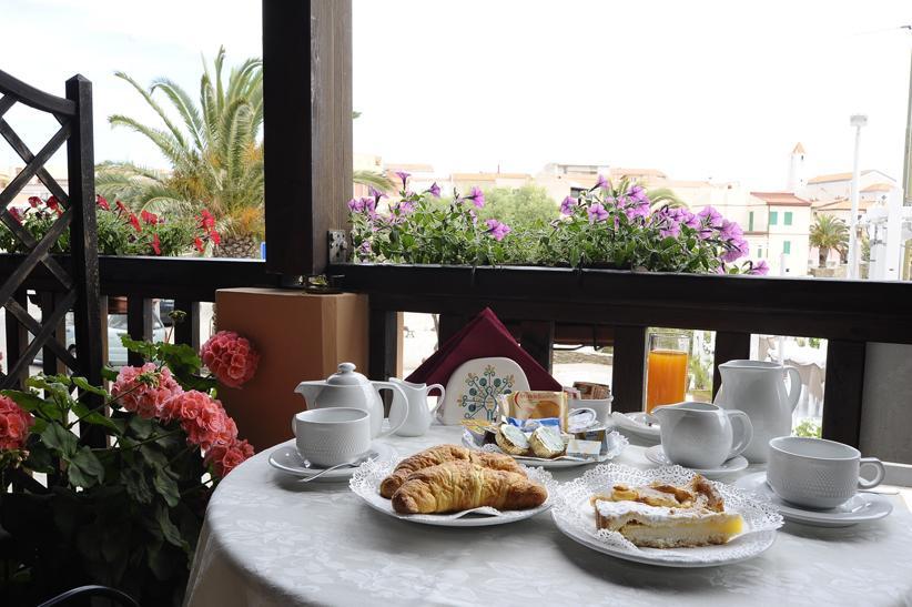 Lina Hotel Стинтино Екстериор снимка